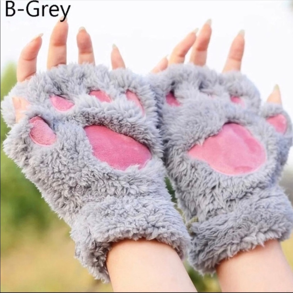 Gray Plush Hobo Paw Gloves